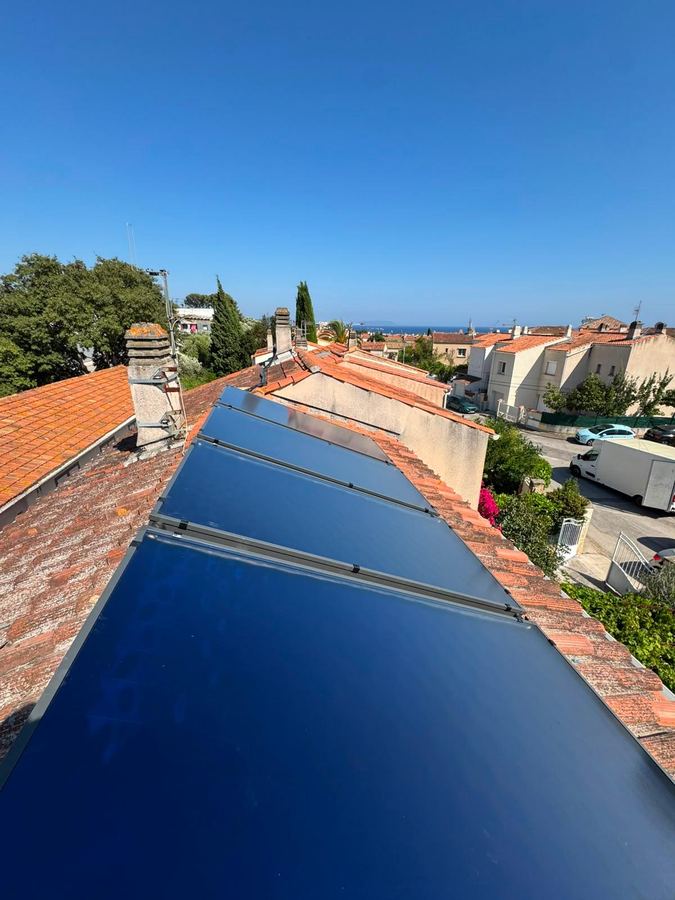 Panneaux solaires SSC installés sur toiture
